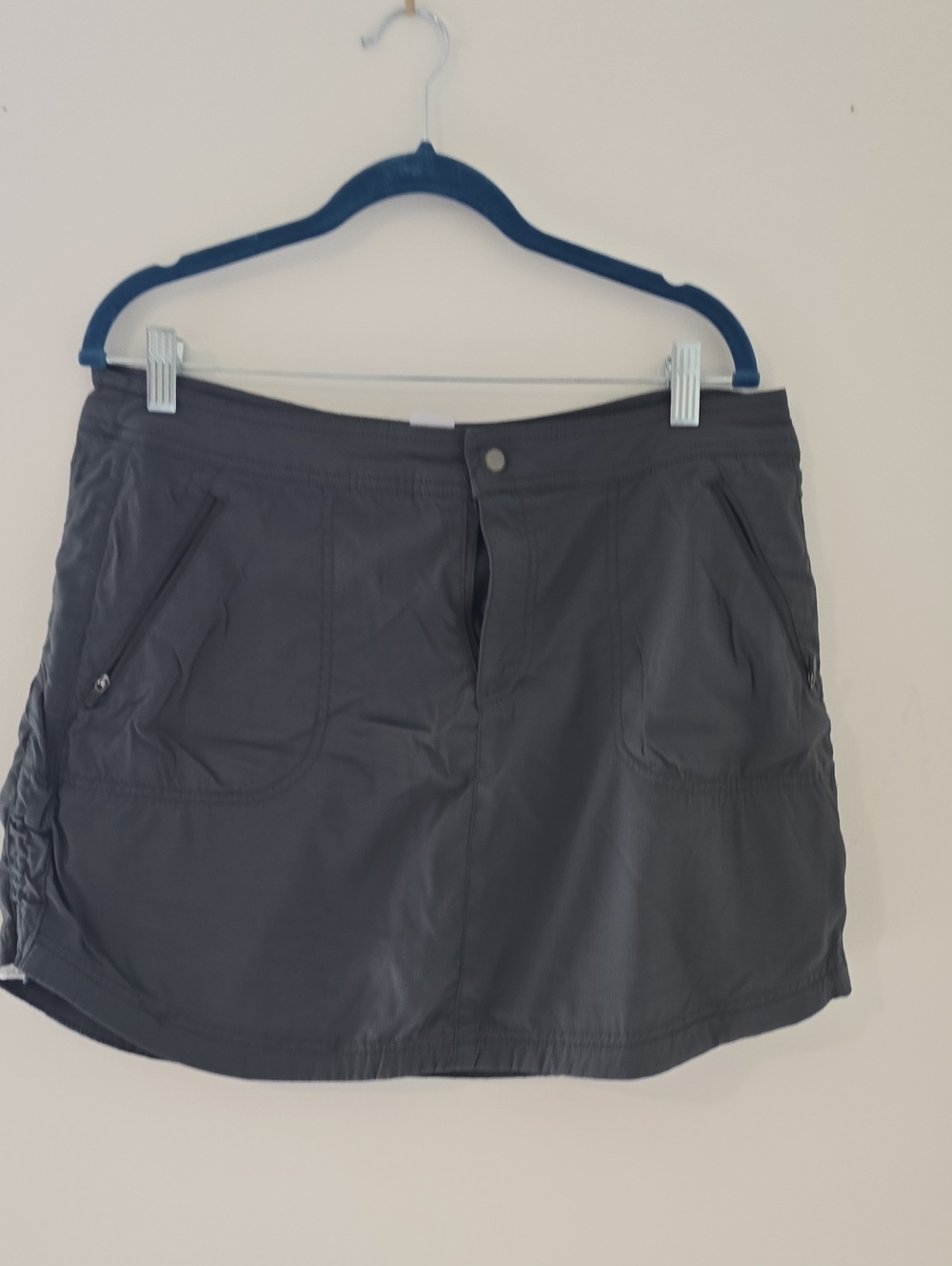 Te Verde Women's Charcoal Active Skort with Zip Pockets